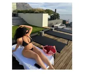 Nude SarraJames